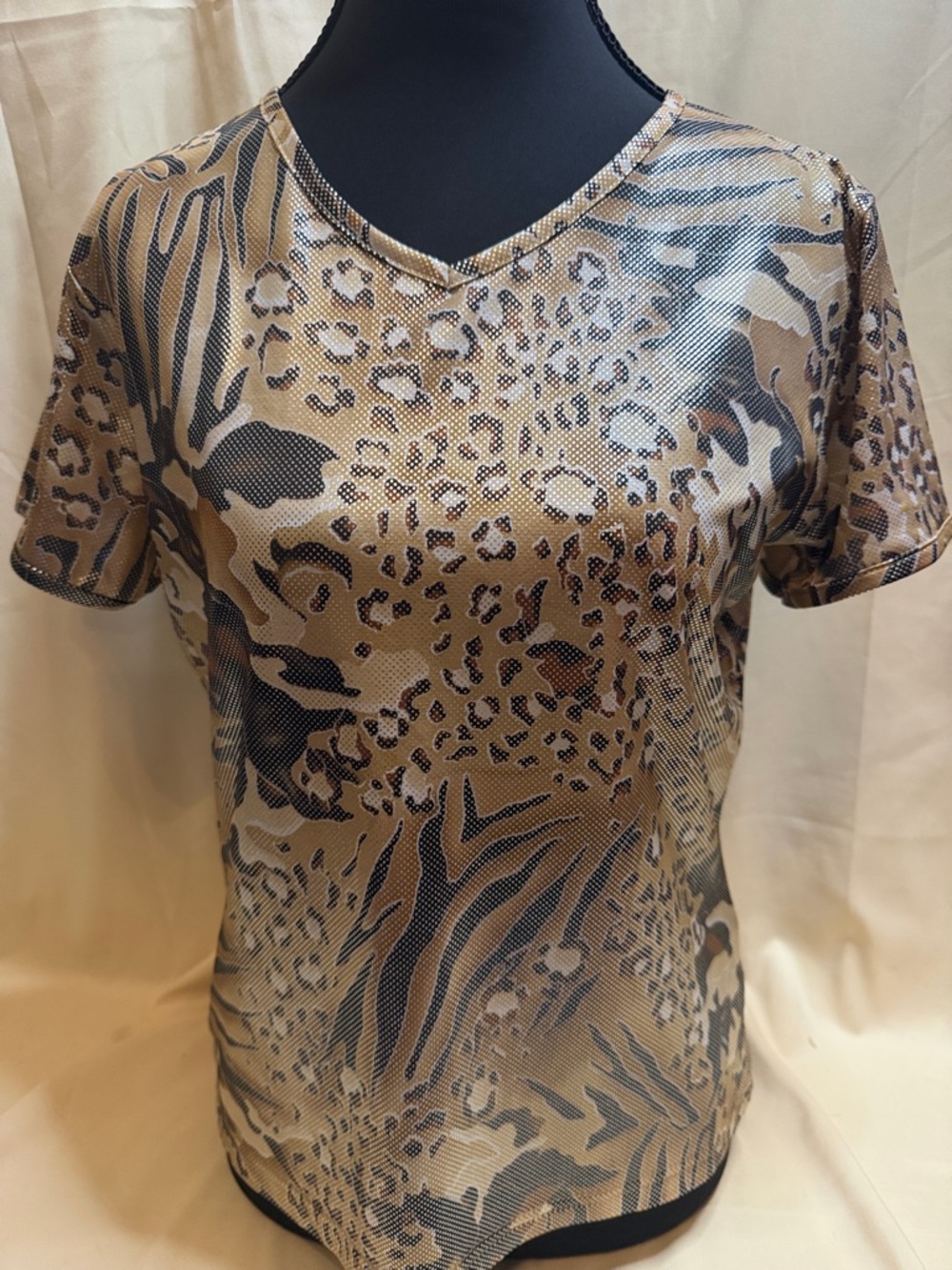 Short Sleeve V-Neck Animal Print Top in Tan and Black